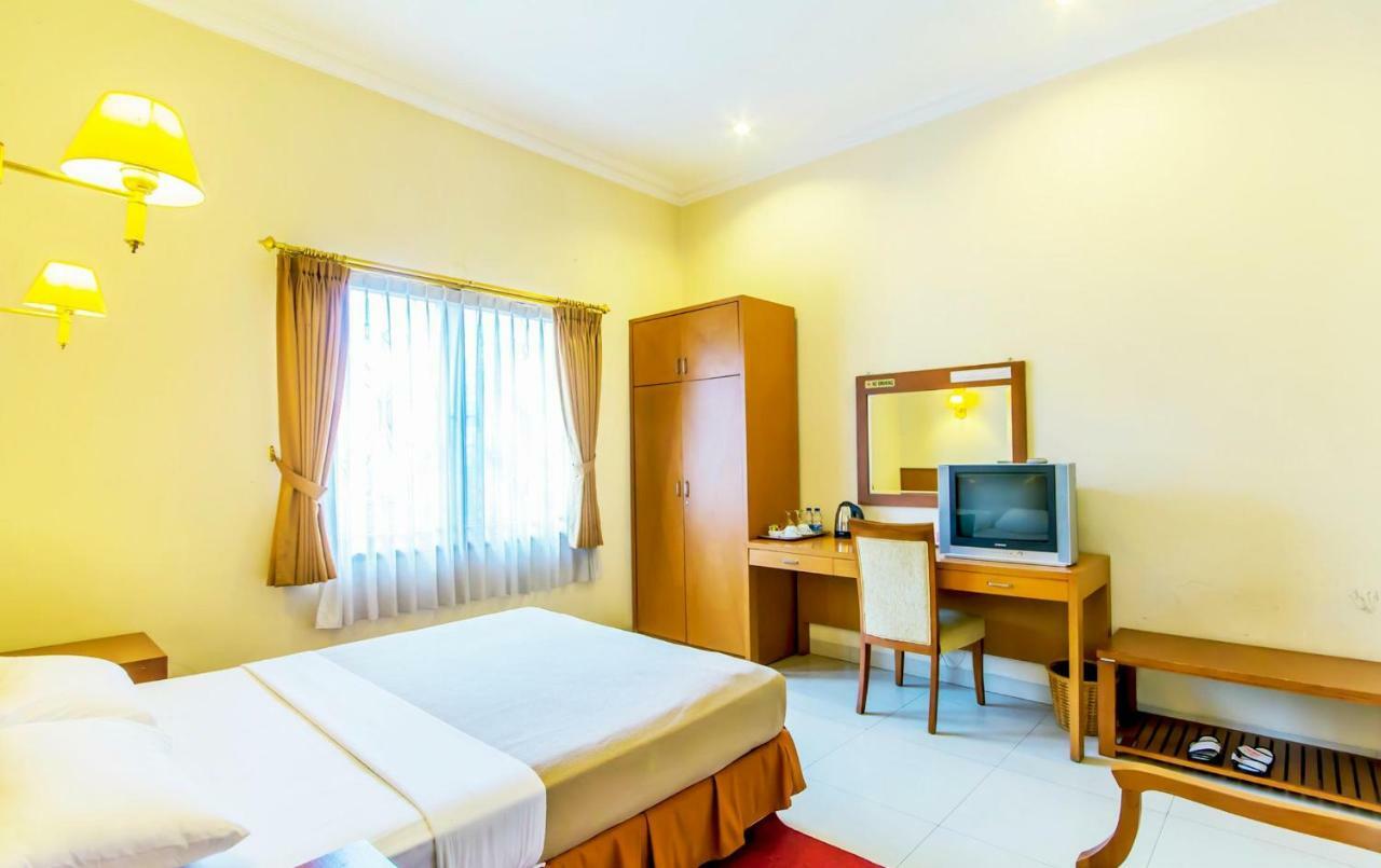 Puri Bernadi Pensión Lembang Exterior foto